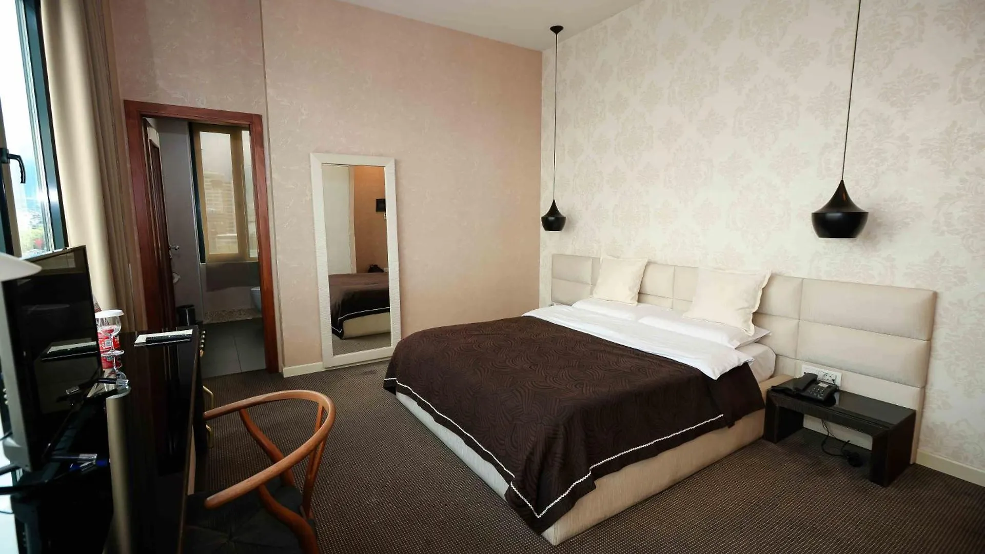 La Boheme Hotel Tiran
