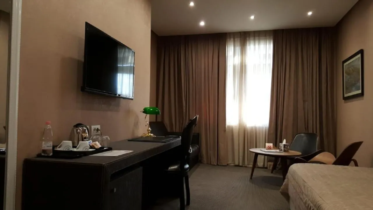 La Boheme Hotel Tiran